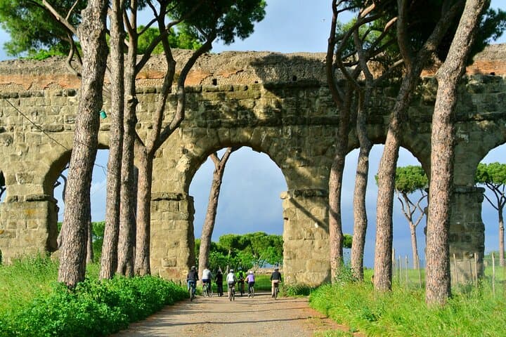 Tour en bicicleta / E-Bike por Roma: Vía Apia, Catacumbas y Acueductos Romanos — foto 4