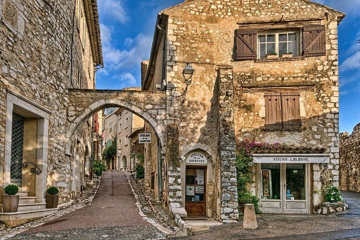 Tour di un giorno intero Villaggi Medievali Grasse Gourdon Tourettes St Paul