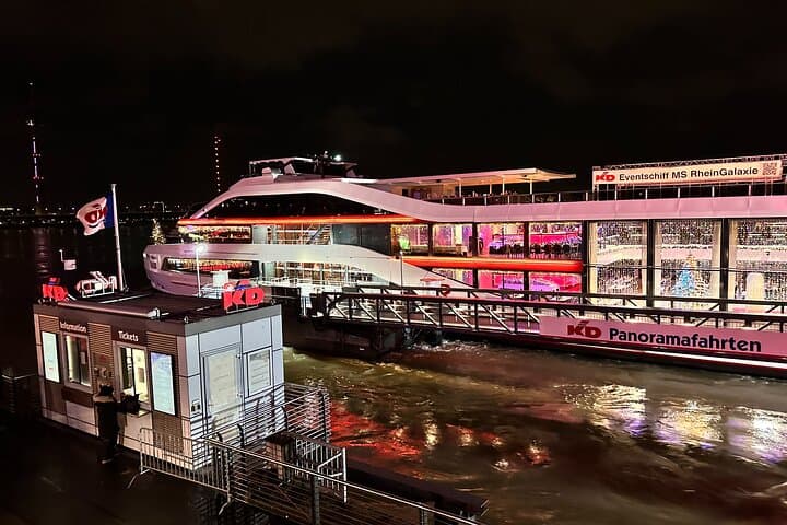 Croisière de Noël de l'après-midi sur le Rhin à Düsseldorf