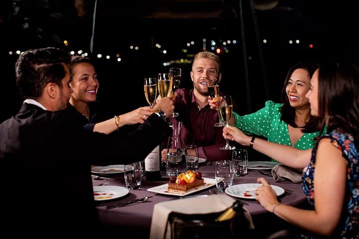 Croisière de Noël sur la Seine avec déjeuner ou dîner par Bateaux Parisiens — photo 3