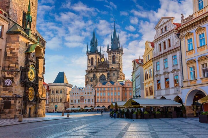 Transfert privé de Francfort à Prague avec visites