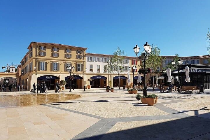 Privater Transfer von Marseille zum Provence Designer Outlet