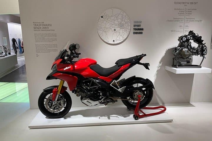 Ganztägige Tour Ferrari Museum, Pagani und Ducati Museen und Fabriken — Foto 2
