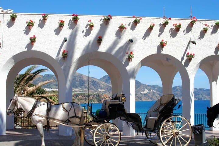 Tour de Nerja y Frigiliana desde Málaga — foto 3