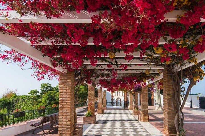 Tour de Nerja y Frigiliana desde Málaga — foto 4