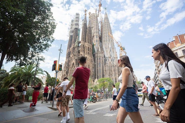 Sagrada Familia Guided Tour with Skip the Line Ticket — photo 2