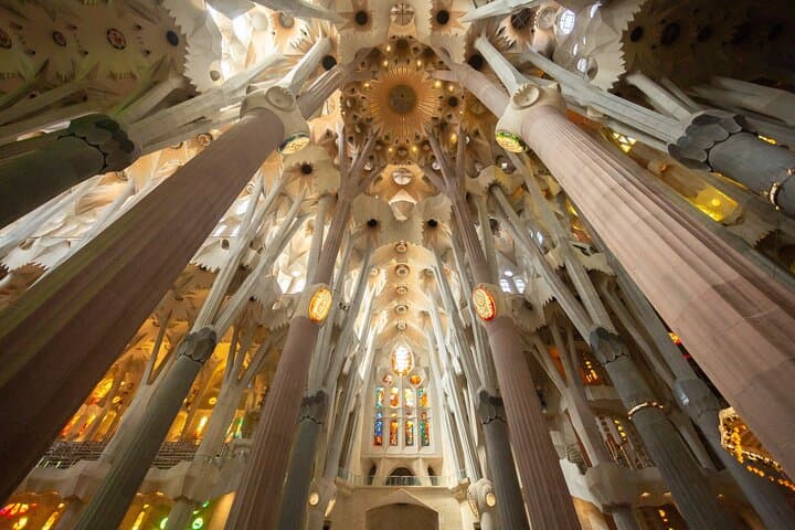 Sagrada Familia Guided Tour with Skip the Line Ticket — photo 1