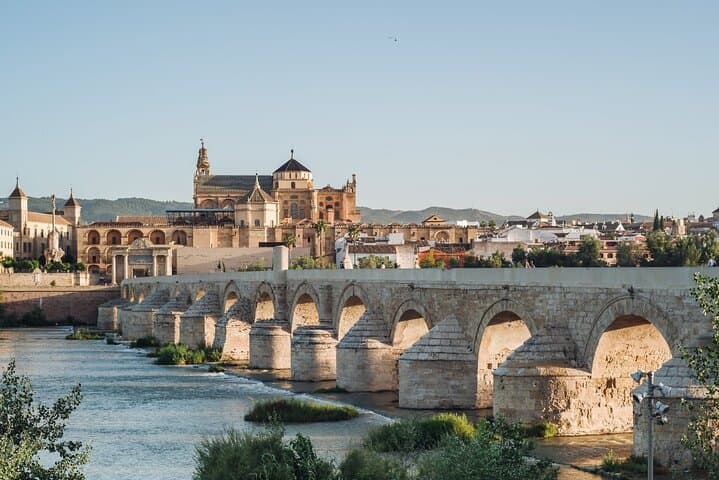 Geführte Tour durch Córdoba mit Zugang zur Moschee-Kathedrale ab Málaga — Foto 2