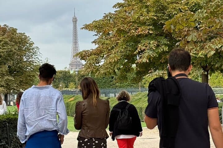 Privater 4-stündiger Stadtrundgang durch Paris mit Fahrer und offiziellem Guide — Foto 4