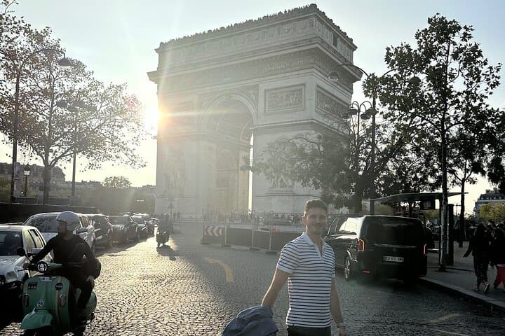 Privater 4-stündiger Stadtrundgang durch Paris mit Fahrer und offiziellem Guide — Foto 3