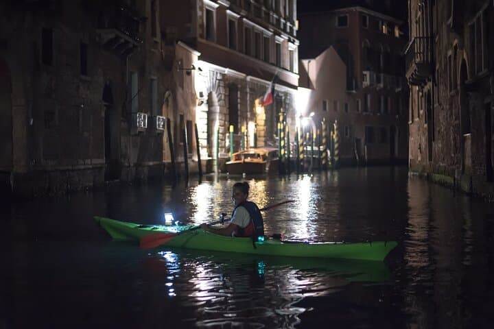 Tour en kayak por los canales de Venecia (noche + atardecer) — foto 3