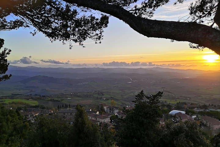 Volterra Tour + Salzmine mit dem Van von Lucca, Pisa oder Livorno Hafen — Foto 4