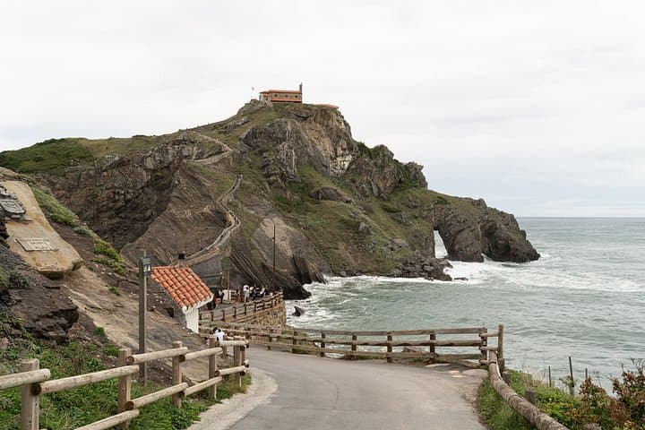 Gaztelugatxe und Guernica von San Sebastian