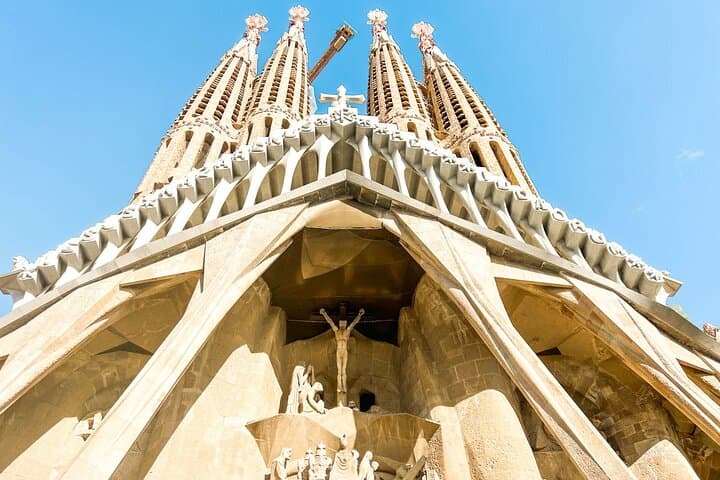 Barcelona Ganztägige Tour: Gotisches Viertel, Montjuïc, Park Güell, Sagrada — Foto 1