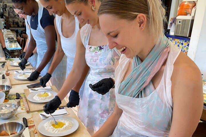 Praktischer Workshop zur Pasta-Herstellung und traditionellen Tiramisu — Foto 3