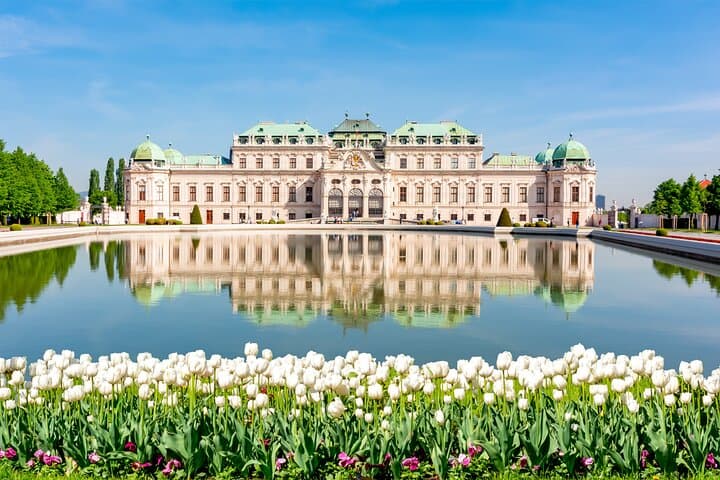 Transfer Privado de Múnich a Viena con Parada Turística de 2 Horas