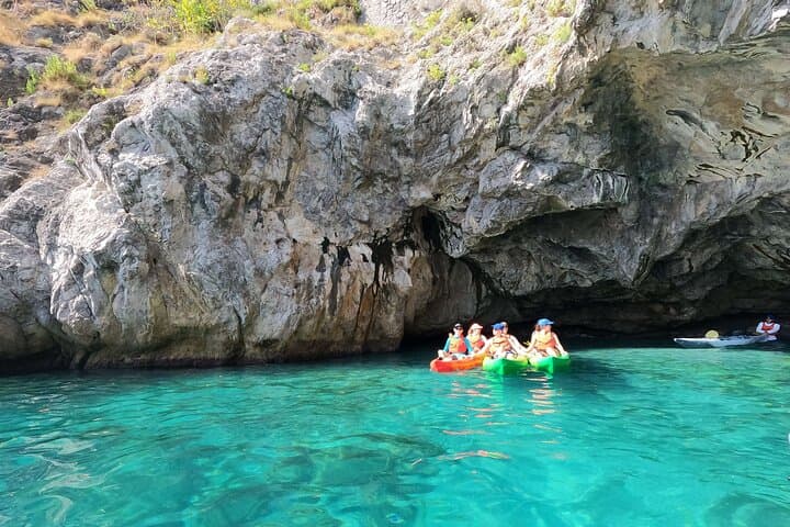 Kayak-Snorkeling vers la plage cachée de la grotte Pandora, Amalfi — photo 2