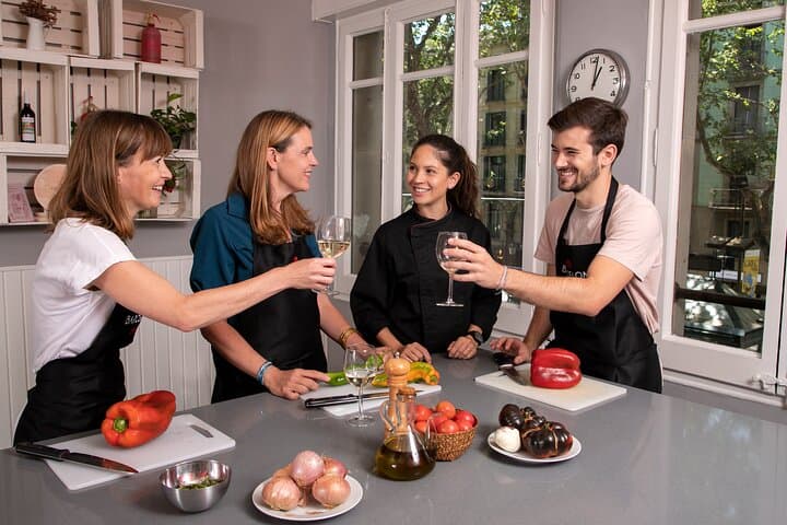 Paella-Kurs in Barcelona mit Blick auf die Las Ramblas — Foto 2