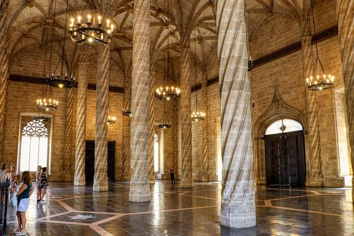 Valencia Private Walking Tour: Altstadt und La Lonja de la Seda — Foto 2