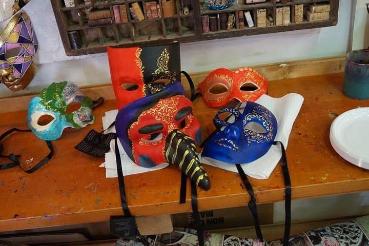 Atelier de décoration de masques de carnaval aux prisons de Casanova — photo 4