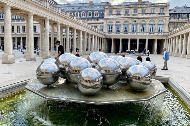 Visite Privée d'une Journée Complète à Paris : 7 Sites Iconiques en Mercedes
