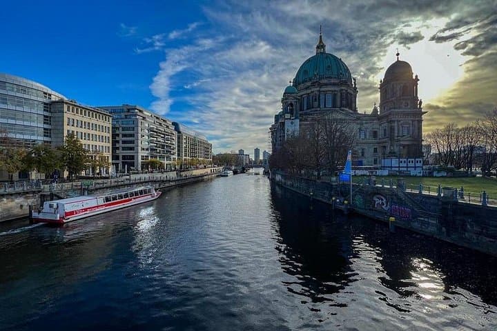 Private Tour durch Ost- und Westberlin mit dem Auto