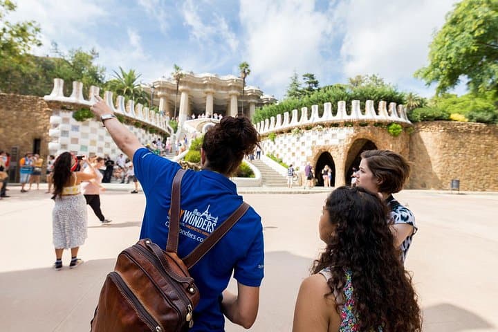 Barcellona: Tour Guidato di Gaudí al Parco Güell con Accesso Prioritario — foto 4