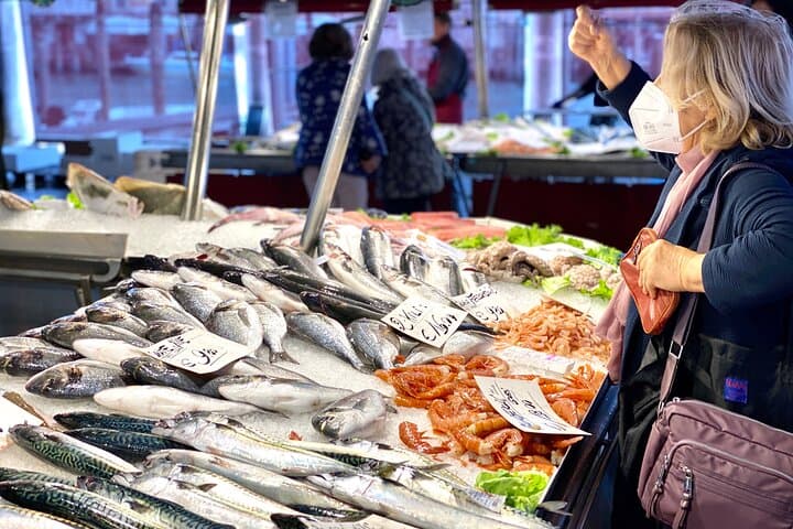 Rialto Markt Essen und Wein Mittags Tour durch Venedig