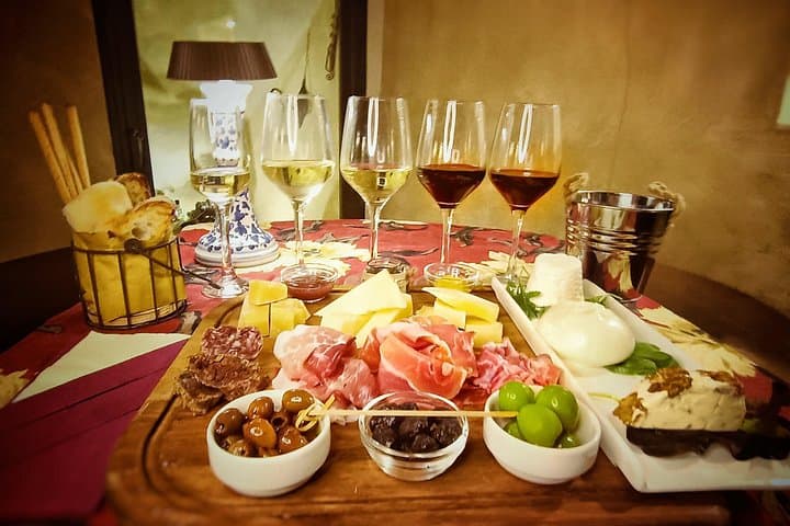 VIP Wein- und Essensverkostung in einer römischen Zisterne, Rom — Foto 4