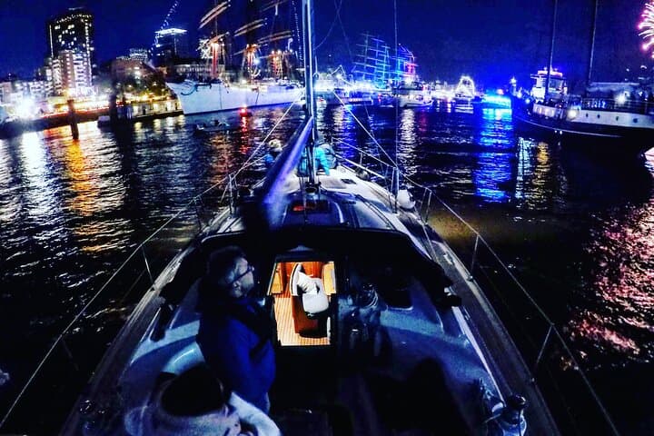 Autentica Crociera a Vela "Oltre i Confini del Porto di Amburgo" — foto 5