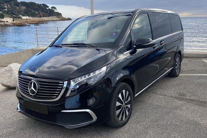 Trasferimento Aeroportuale: Aeroporto di Ibiza IBZ a Ibiza Centrale con Van MB