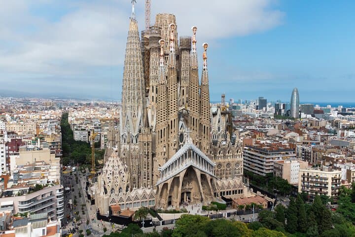 Combo : Visite guidée Sagrada Familia et Parc Güell sans attente — photo 2