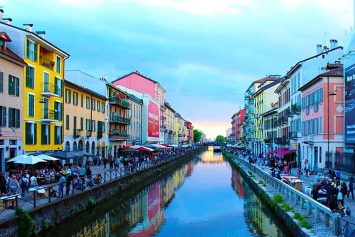 Tour in barca al tramonto sui Navigli di Milano