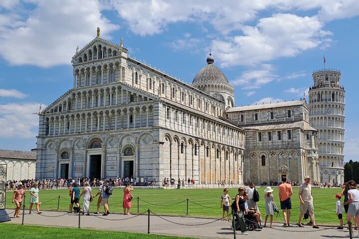 Tour Privado en Pisa, Entrada a la Torre Inclinada, Baptisterio y Catedral — foto 2