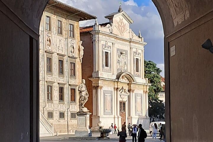 Tour Privado en Pisa, Entrada a la Torre Inclinada, Baptisterio y Catedral — foto 5