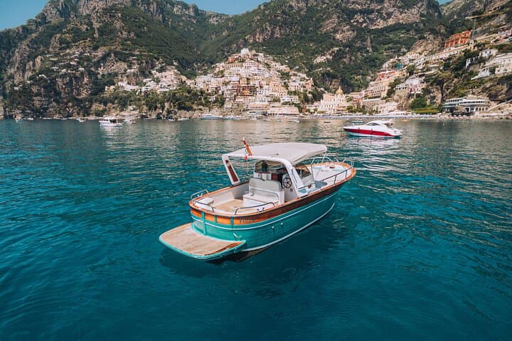 Excursion en bateau partagé vers la Côte Amalfitaine depuis Naples — photo 2