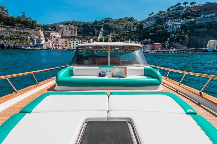 Excursion en bateau partagé vers la Côte Amalfitaine depuis Naples — photo 4
