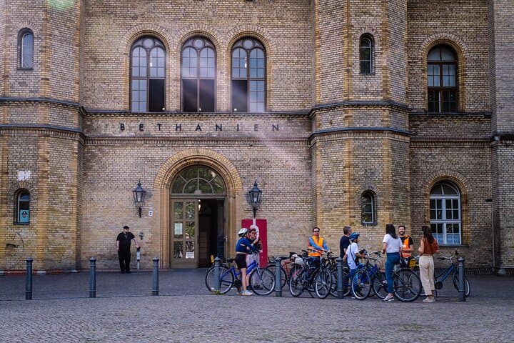 Tour in Bicicletta Alternativo di Berlino - Fuori dai Percorsi Battuti — foto 3