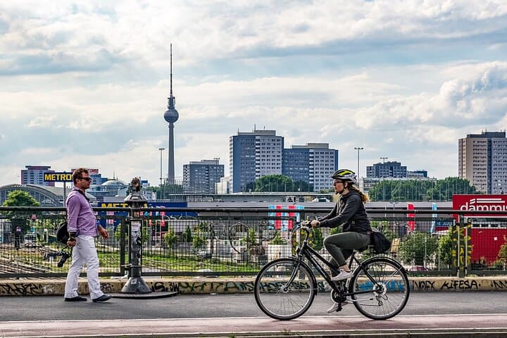 Tour in Bicicletta Alternativo di Berlino - Fuori dai Percorsi Battuti — foto 4