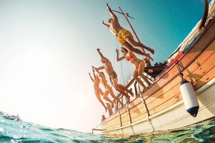 Tour en barco por la isla de Capri con snorkel y tiempo libre — foto 1
