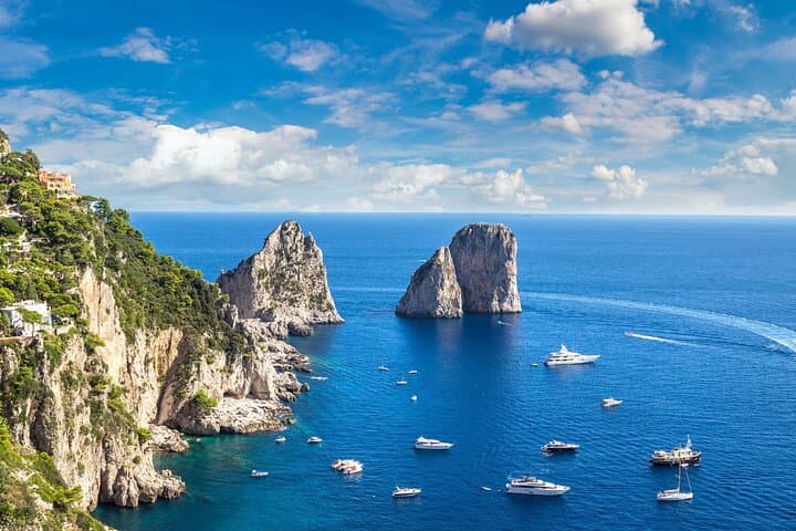Tour en barco por la isla de Capri con snorkel y tiempo libre — foto 2