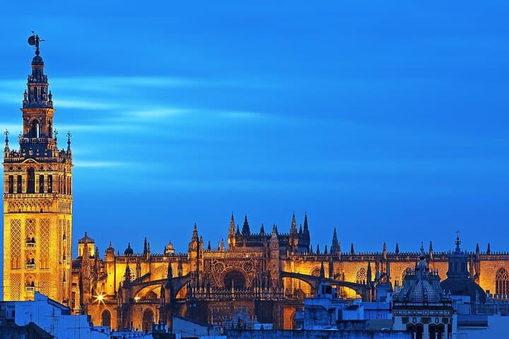 Sevilla: Geführte Tour durch den Alcázar + Kathedrale und Giralda — Foto 2