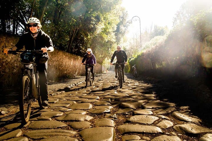 Tour en bicicleta por los Acueductos de la Vía Apia (opción de Catacumbas y Almuerzo)