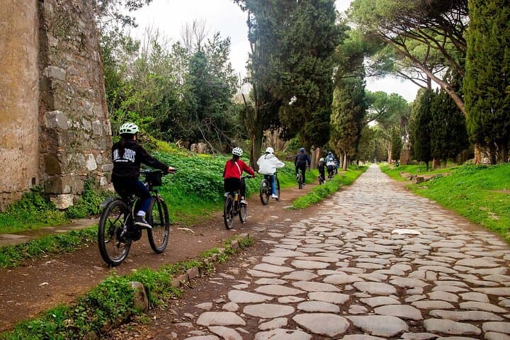 Tour en bicicleta por los Acueductos de la Vía Apia (opción de Catacumbas y Almuerzo) — foto 3