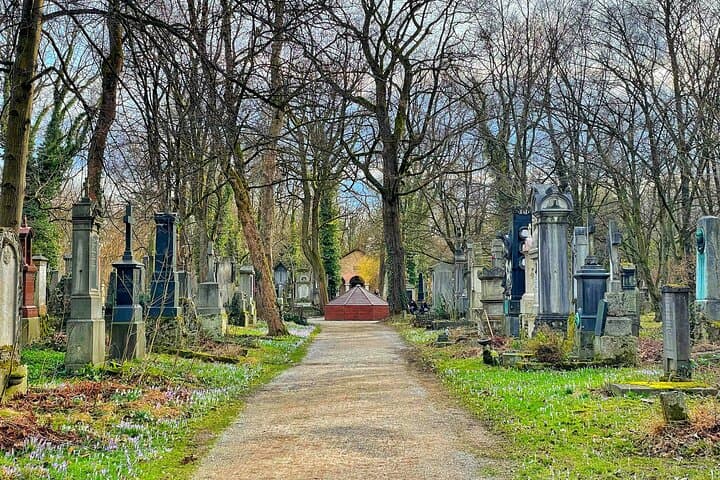 Tod und Schokolade: Geführte Wanderung durch Münchens Alten Südfriedhof — Foto 2