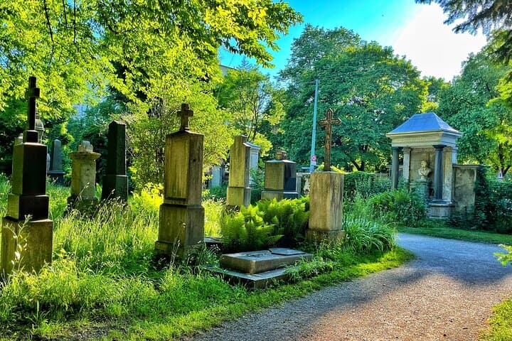 Tod und Schokolade: Geführte Wanderung durch Münchens Alten Südfriedhof