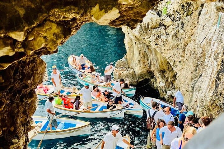 Tour di Gruppo Ridotto da Roma alla Grotta Azzurra, Anacapri e Capri — foto 2