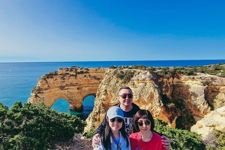 Trasferimento Privato da Siviglia a Lisbona con Soste Scenicche nell'Algarve