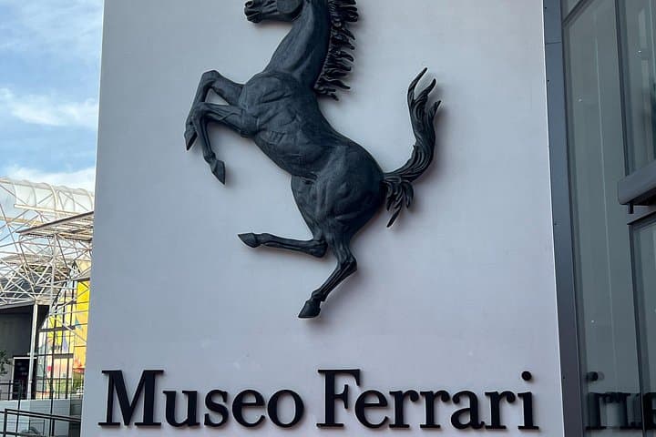 Excursión de un día a Ferrari, Parmesano y Vinagre Balsámico desde Bolonia — foto 2