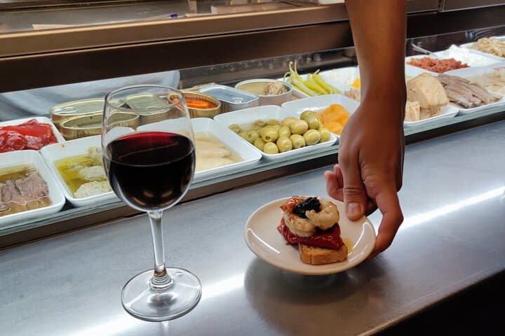 Barcelona Spanische Wein- und Tapas-Tour in einem lokalen Viertel — Foto 2